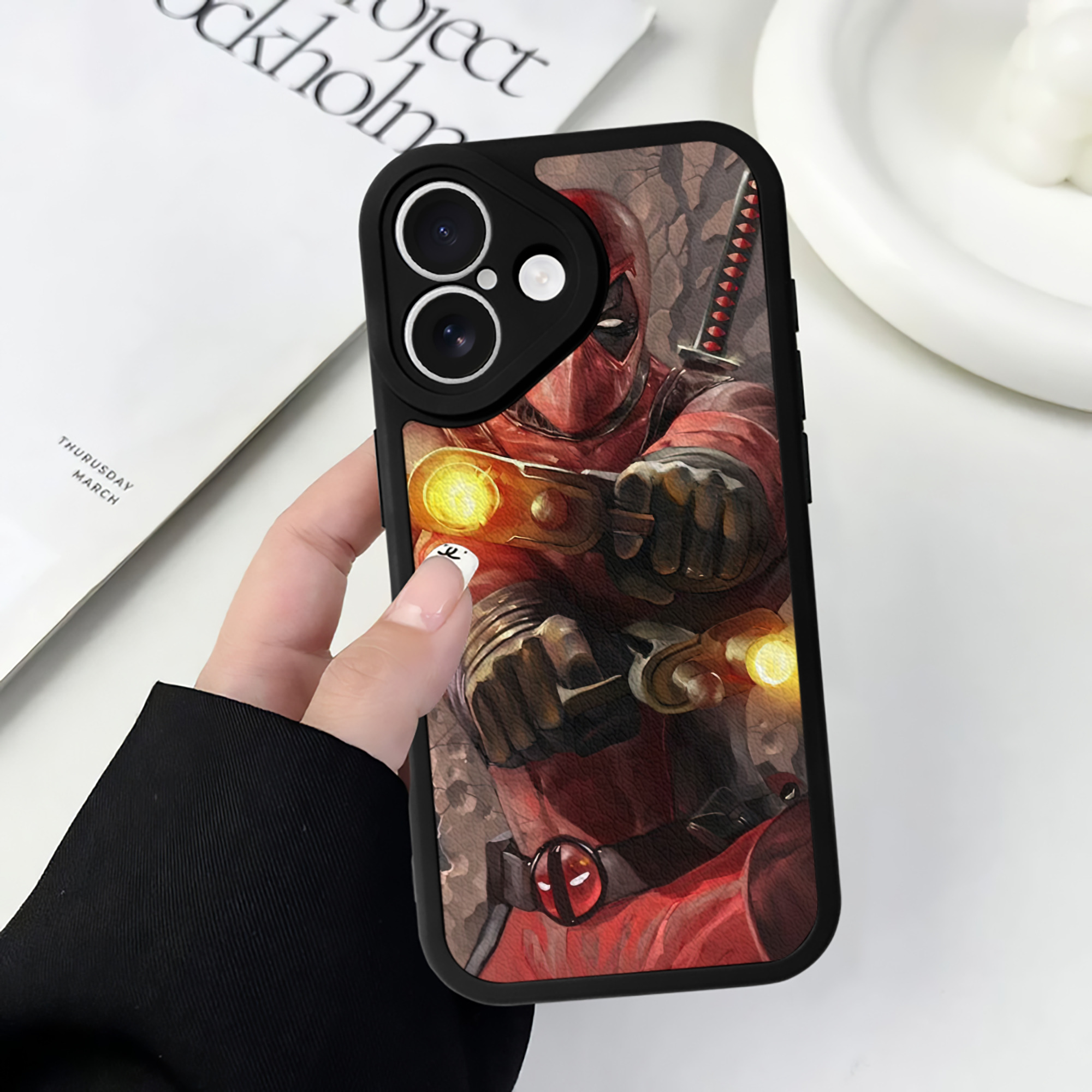 （画像用） Deadpool デッドプール 【iPhone 16シリーズ対応】シリコンスマホケース（レザー調） 材質：シリコン